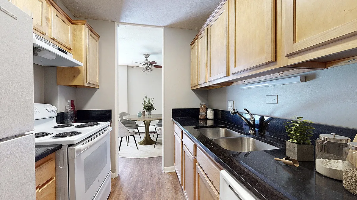 Latitude 40 — Photo 1