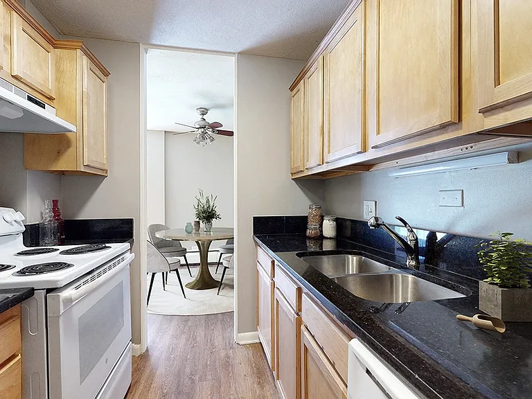 Latitude 40 — Photo 1