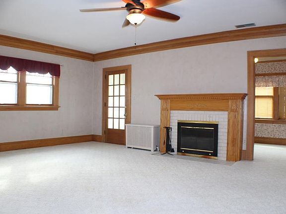 3rd image of 2107 Greenwood Dr SE