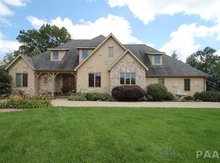 4330 W Deermeadow Dr, Peoria, IL 61615