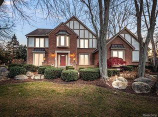 5557 Whitfield Ct, Troy, MI 48098