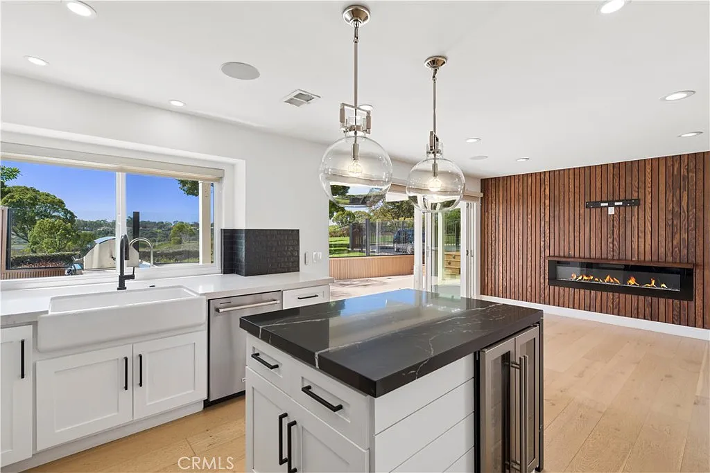 3 bed, 2.5 bath, 1739 sqft, $9,500 — Photo 2