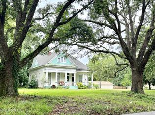 3807 Dantzler St, Moss Point, MS 39563