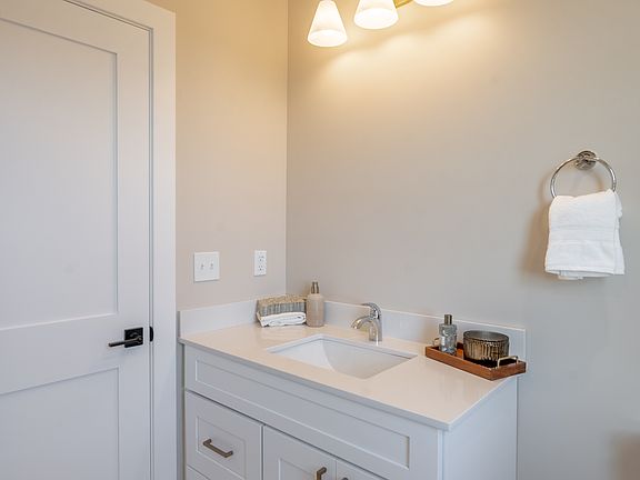 5th image of 815 Lafayette Rd #104