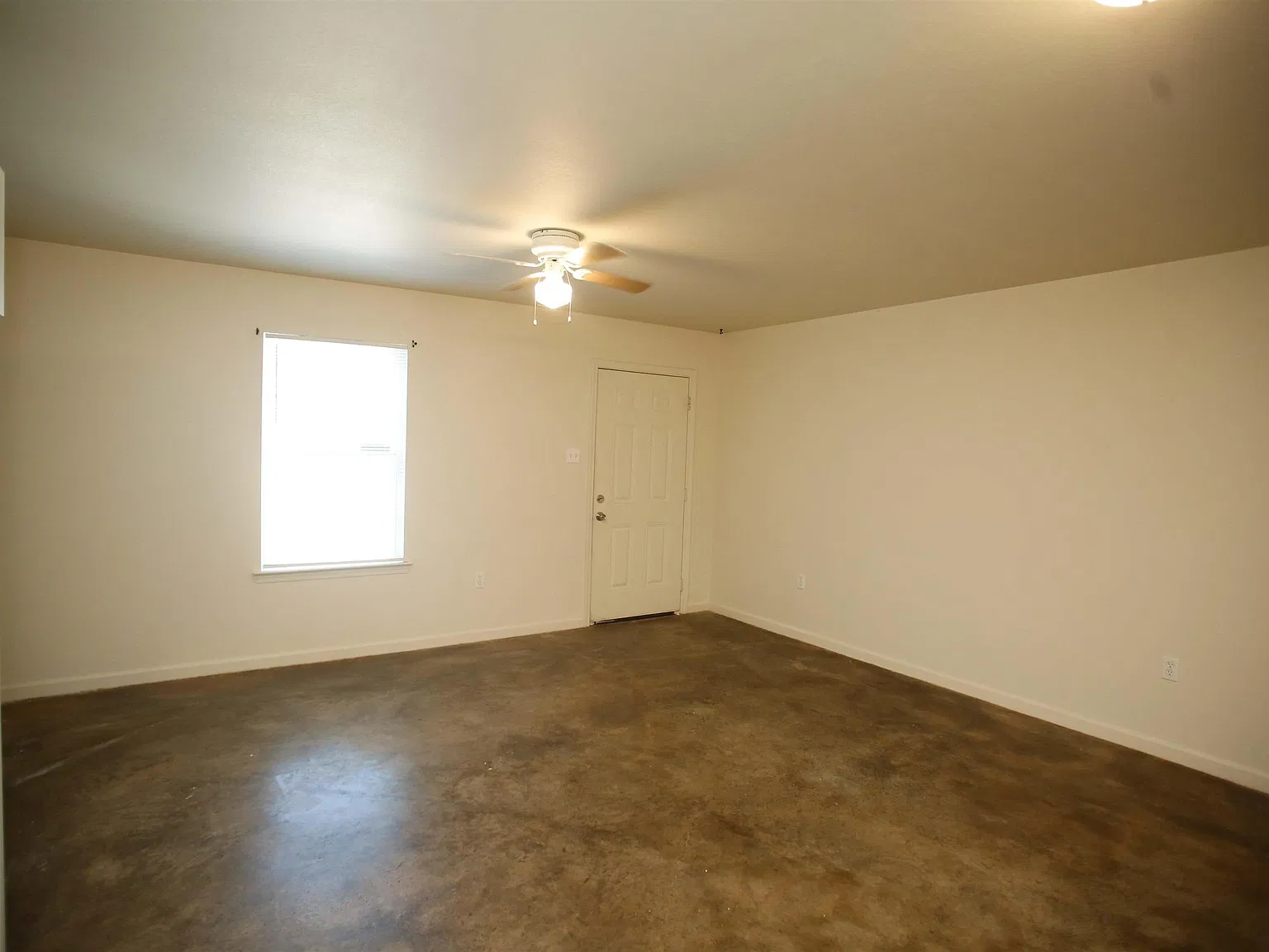 2 bed, 1.0 bath, 857 sqft, $825 — Photo 3