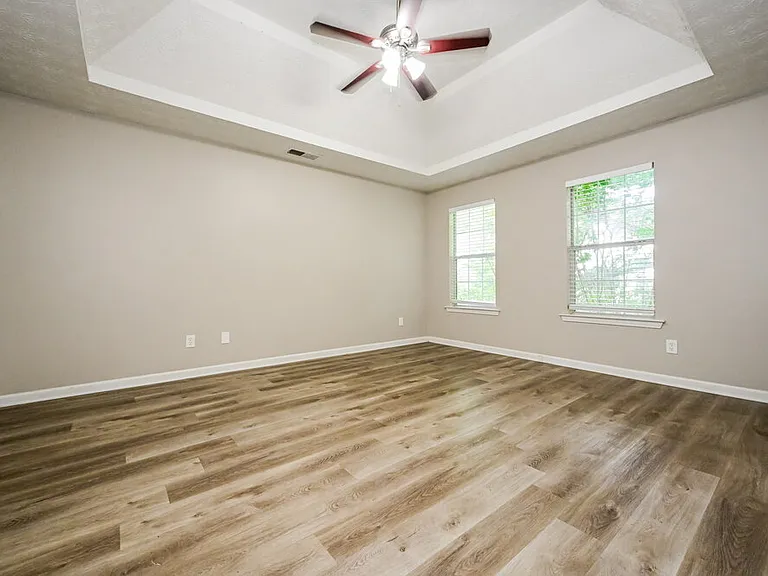 409 Grove Park Dr — Photo 9