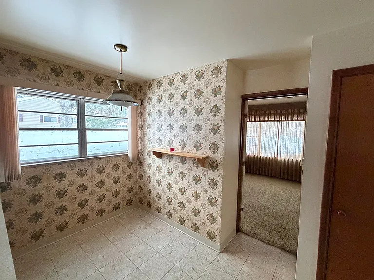 208 Southridge Rd — Photo 5