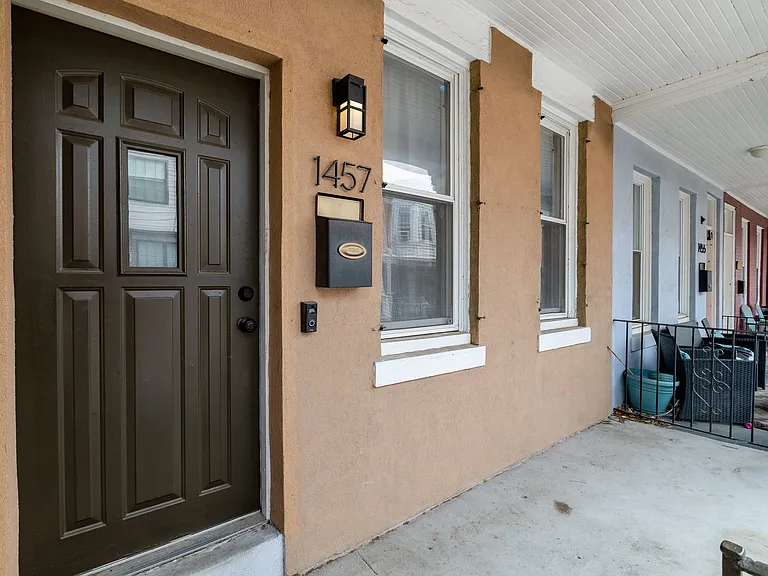 1457 N Corlies St — Photo 4