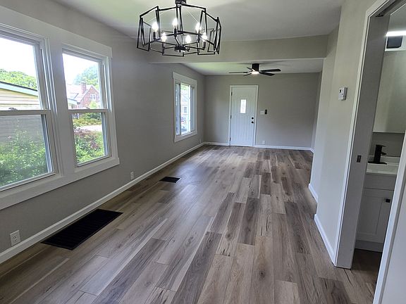 4th image of 1266 Springdale Dr