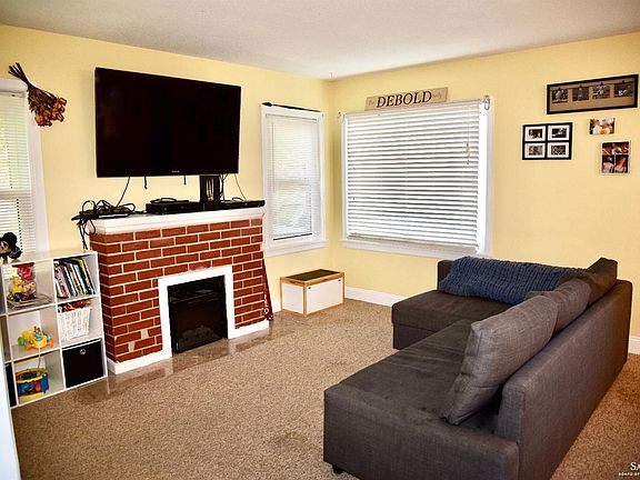 5th image of 628 S 12th St