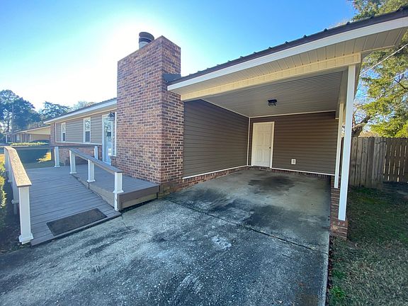 3rd image of 125 Elaine Dr