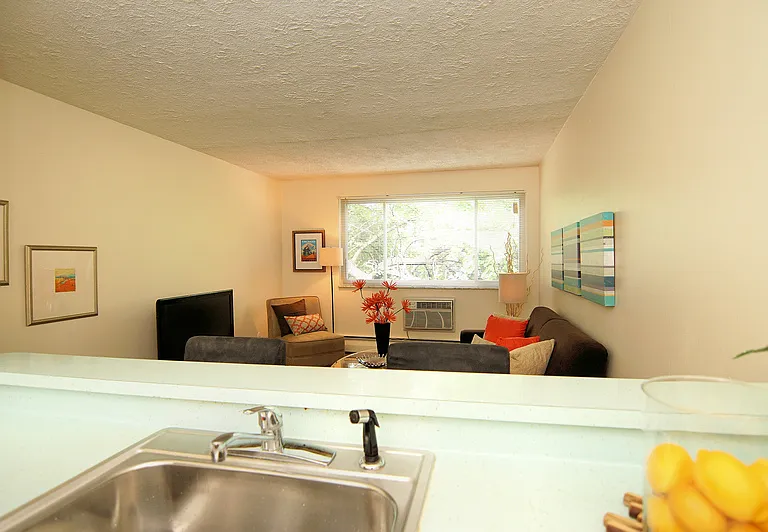 4336 Hamilton Ave — Photo 4