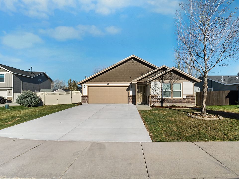 1st image of 548 N Ripplerock Pl