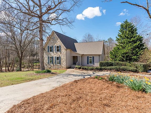 3rd image of 302 Golf View Ln
