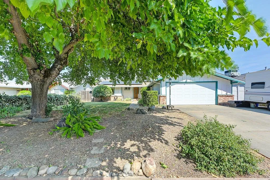 9969 Redstone Dr photo 1