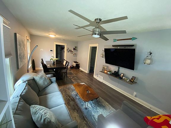 3rd image of 820 N Crysler Ave