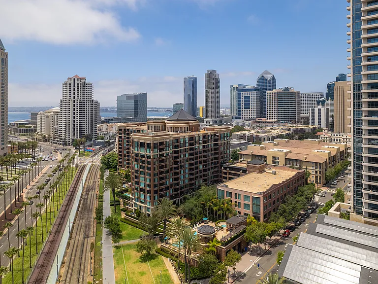 500 W Harbor Dr #1502 — Photo 42