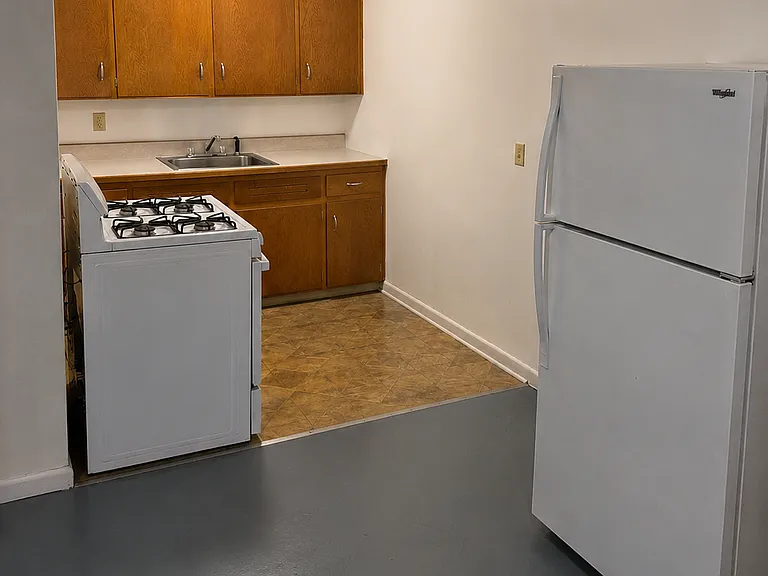 212 E Adams St #1 — Photo 2