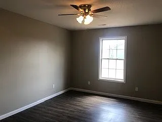 128 Lincoln Dr — Photo 3