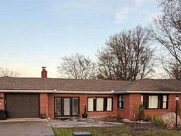 4th image of 411 S Hillcrest Dr
