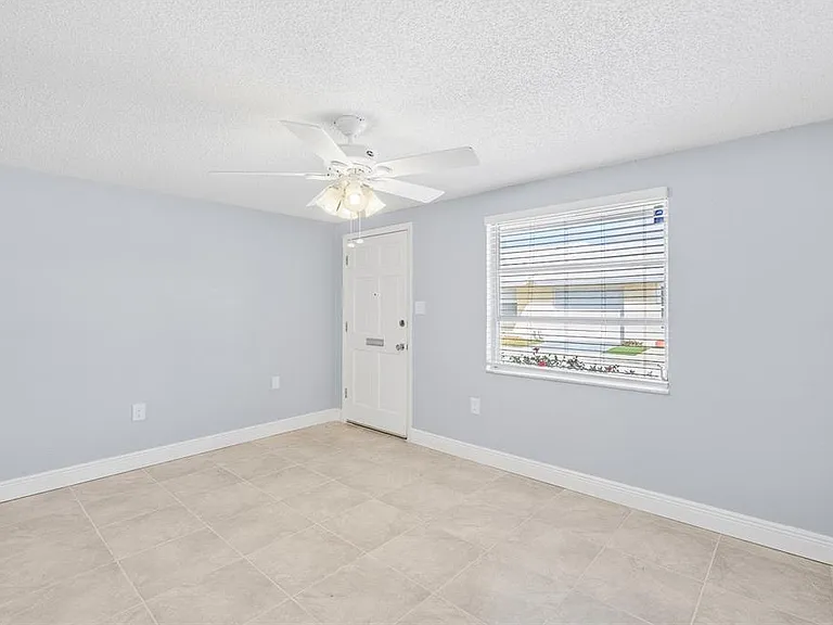 4948 Getner St — Photo 5