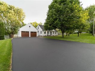 115 Valley View Dr, West Henrietta, NY 14586