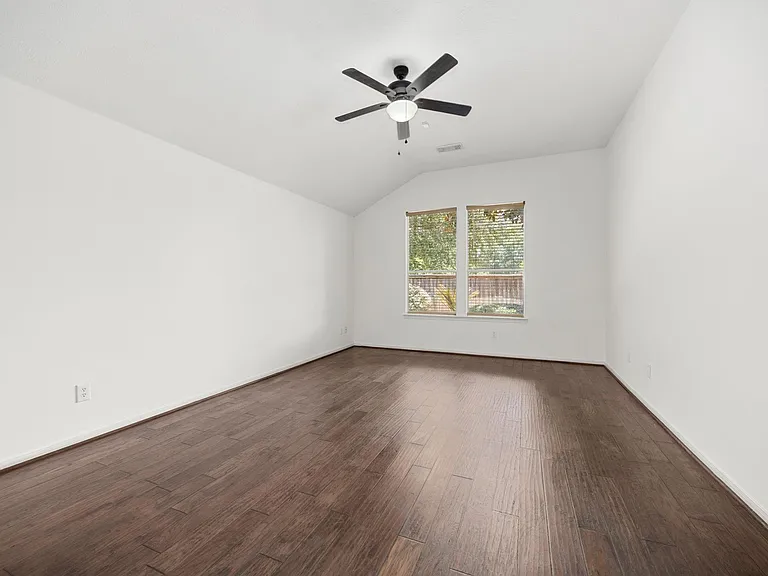 25030 Emporia Point Ct — Photo 17