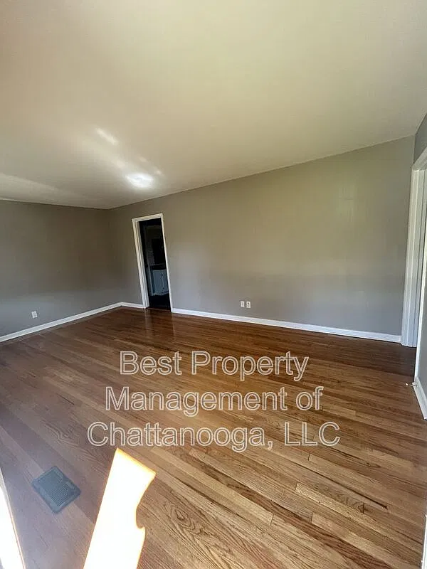 3 bed, 1.5 bath, 1200 sqft — Photo 4