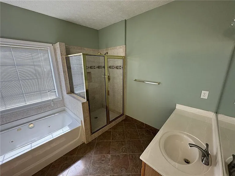 2393 Hampton Park Dr — Photo 6