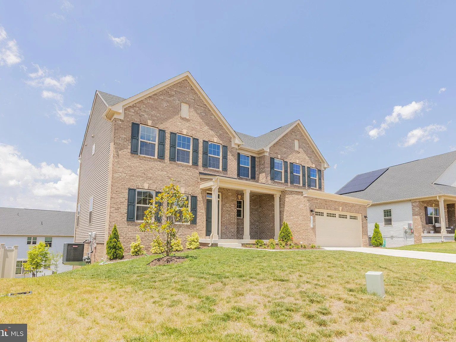 5 bed, 4.5 bath, 4272 sqft, $4,400 — Photo 3