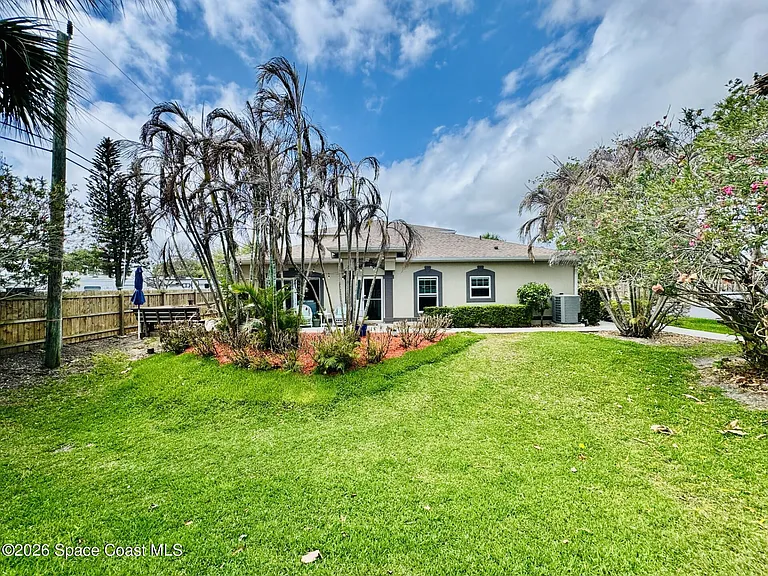 101 Majestic Bay Ave — Photo 1