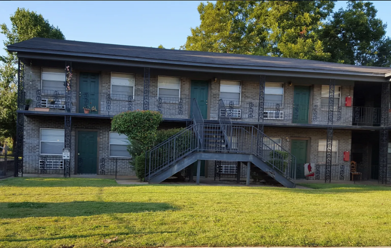 Fresno Place Apts — Photo 1