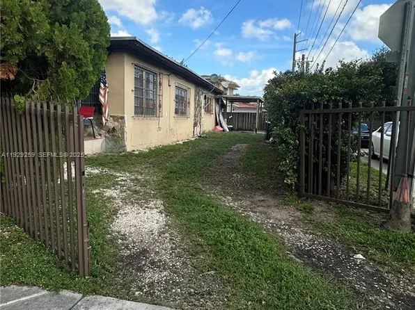 503 NW 43rd Pl, Miami, FL 33126