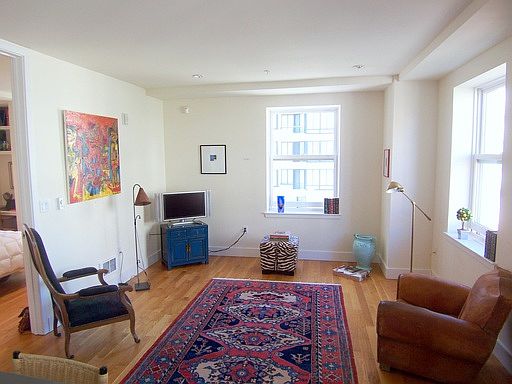 2nd image of 901 Bush St APT 507