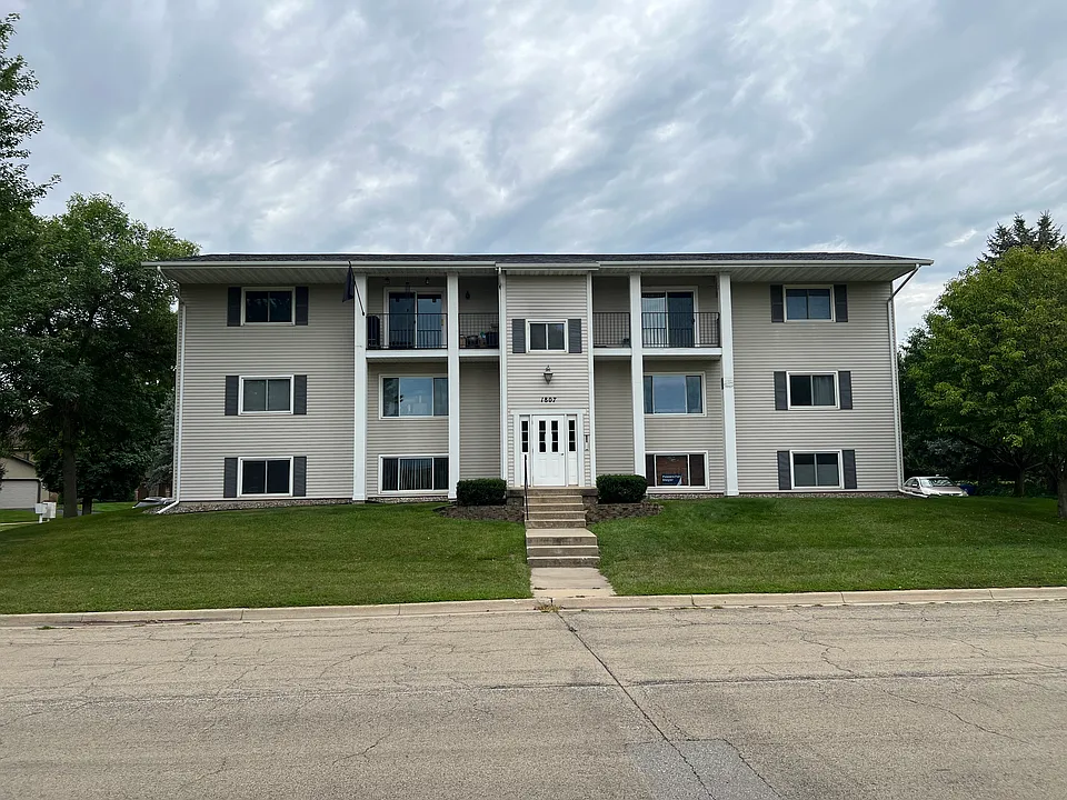 1807 Greenfield Ln SW #1