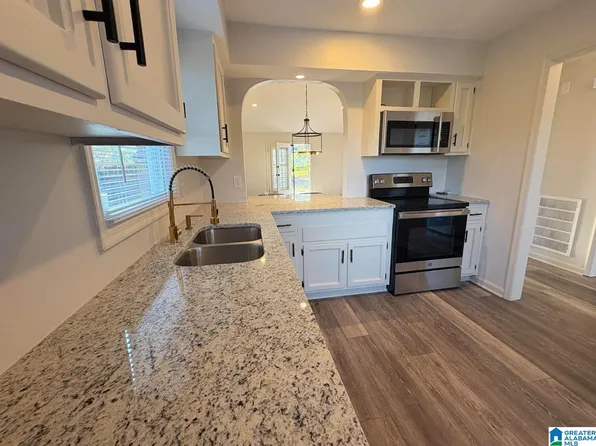 1022 Vestavia Manor Dr, Vestavia Hills, AL 35216