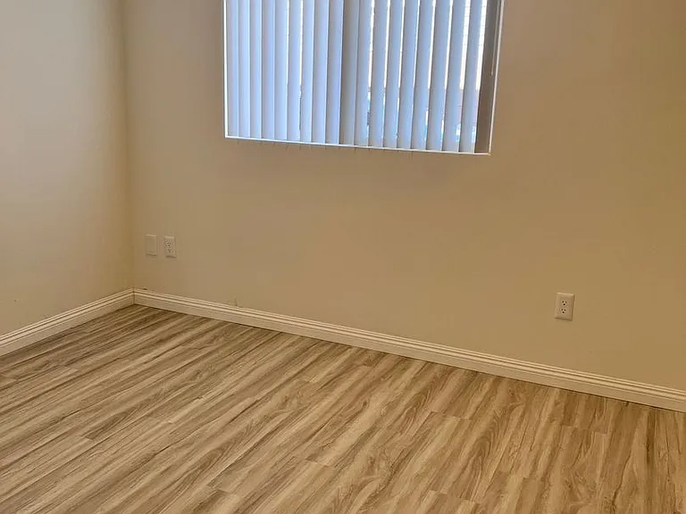 6829 Simpson Ave — Photo 11