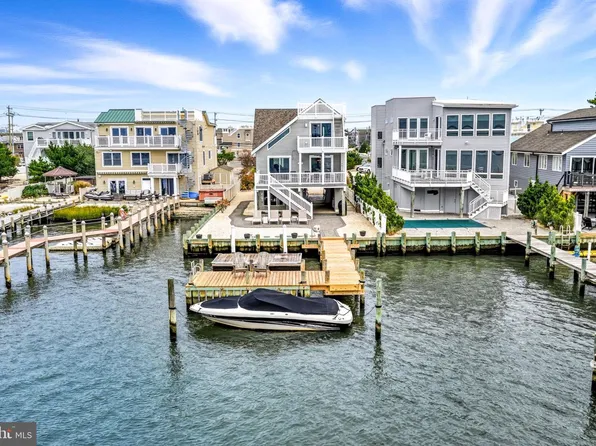 5 W 40th St, Brant Beach, NJ 08008