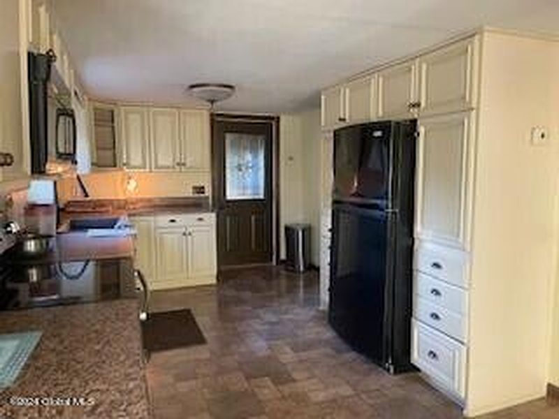 5th image of 685 Mariaville Road