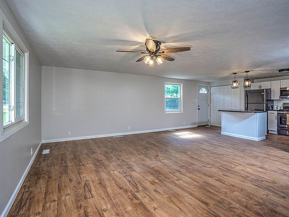 5th image of 3610 Sorin St