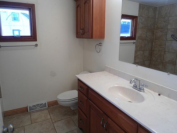 5th image of 960 Cynthia Dr