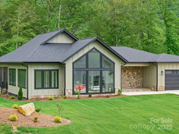 90 Bridgeway Dr #25, Candler, NC 28715