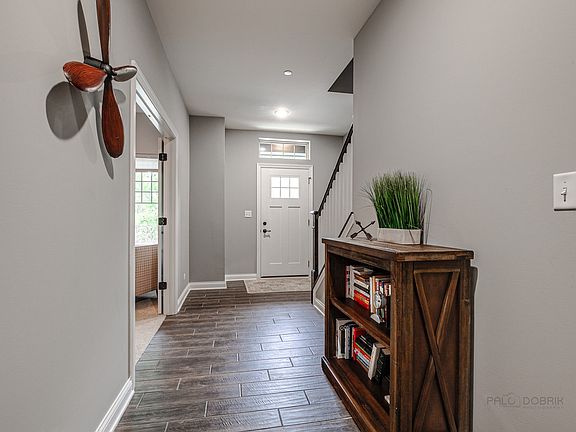 4th image of 615 Parkside Ct