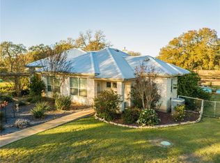 136 Zapalac Rd, Smithville, TX 78957