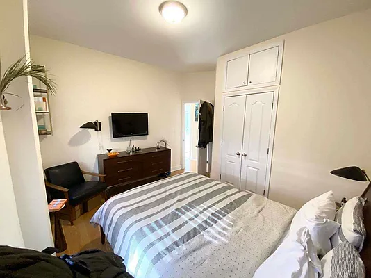 Rented by Compass | media 13