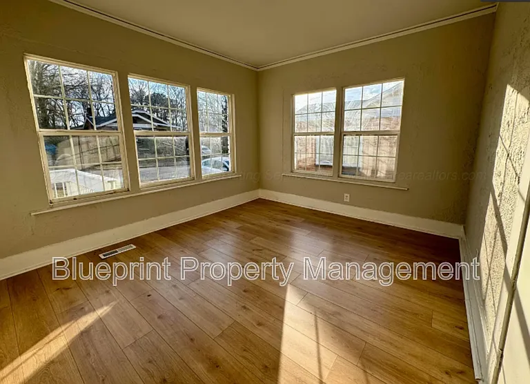 1532 Bay Ave SW — Photo 8