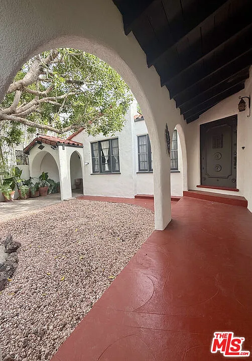 3 bed, 2.0 bath, 2122 sqft, $7,500 — Photo 3