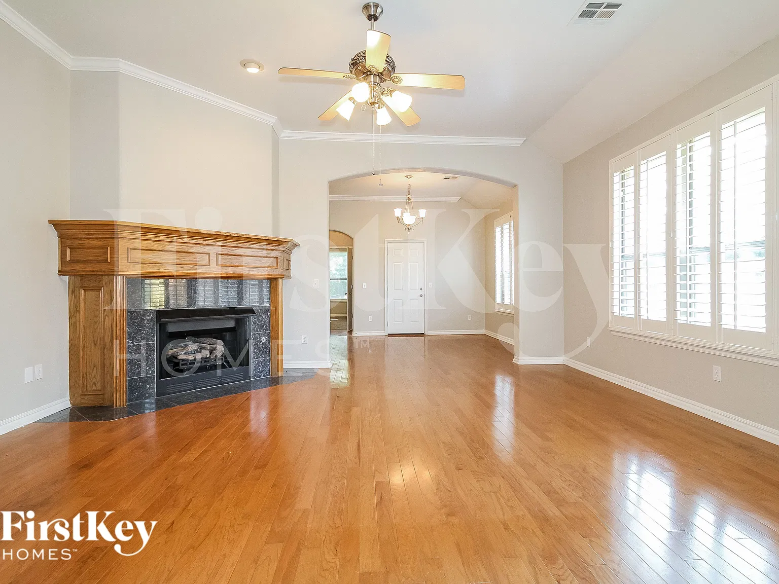 3 bed, 2.0 bath, 1834 sqft, $2,170 — Photo 2