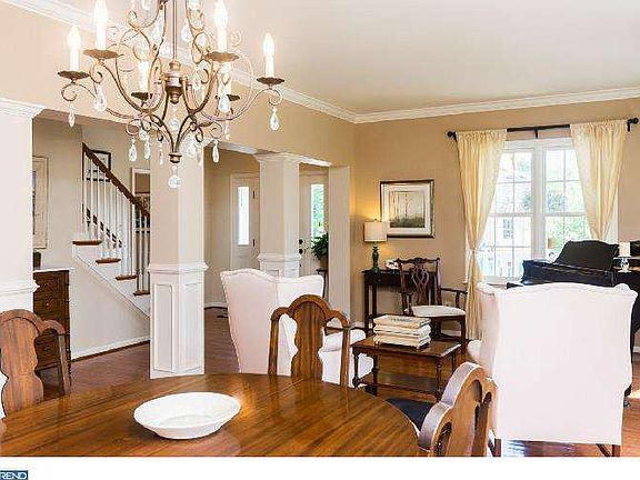 4th image of 900 Pinehurst Dr