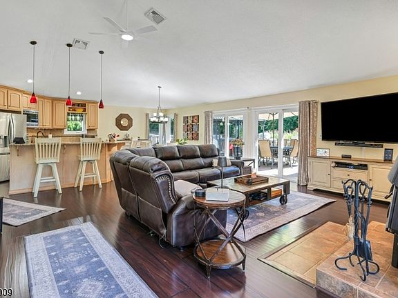 4th image of 1034 Green Pond Rd